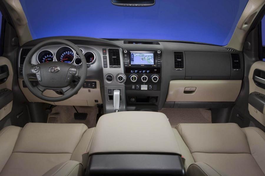  Toyota Sequoia 2013 года  (фото 26 из 50)